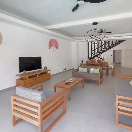 Spacious 4 Bedrooms Villa With Infinity Pool Grand Baie Exterior photo