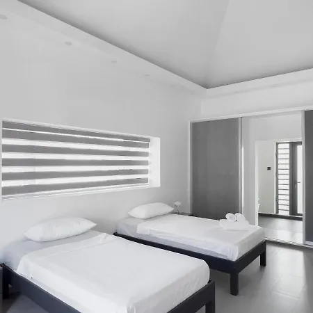 Spacious 4 Bedrooms Villa With Infinity Pool Grand Baie Exterior photo