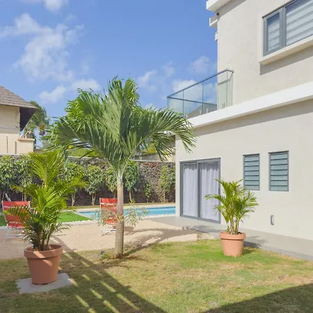 Spacious 4 Bedrooms Villa With Infinity Pool Grand Baie Exterior photo