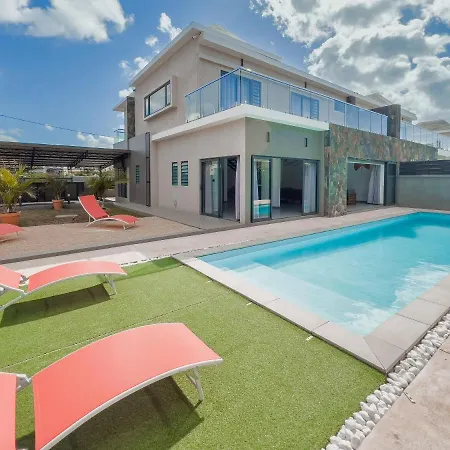 Spacious 4 Bedrooms Villa With Infinity Pool Grand Baie Exterior photo