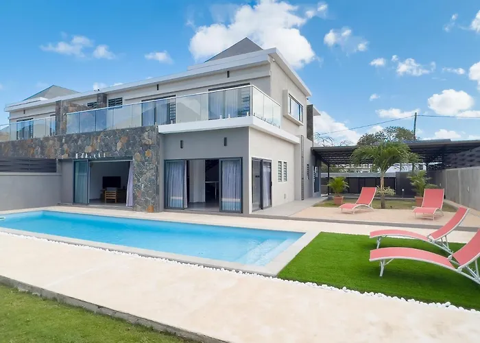 Spacious 4 Bedrooms Villa With Infinity Pool