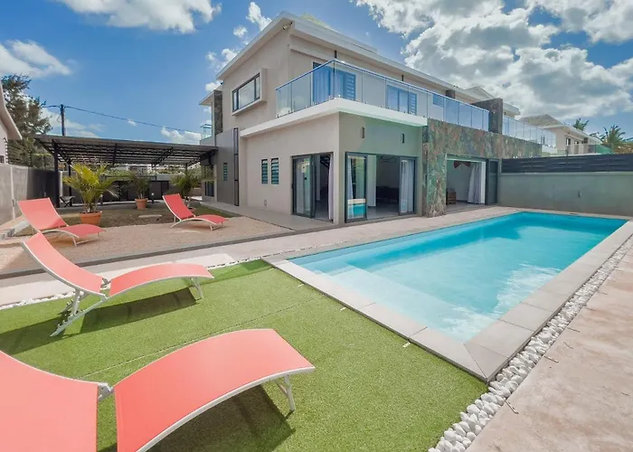 Spacious 4 Bedrooms Villa With Infinity Pool