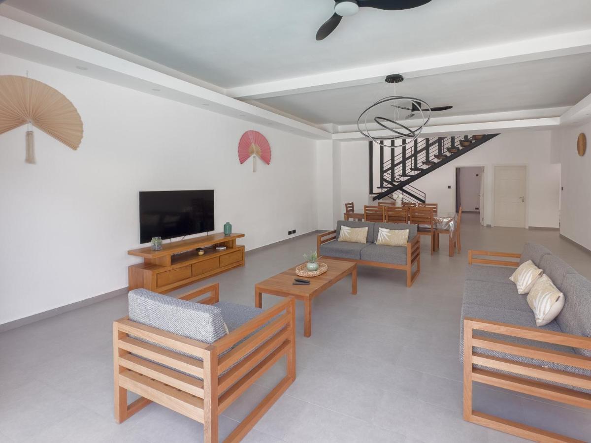 Spacious 4 Bedrooms With Infinity Pool Villa Grand Baie