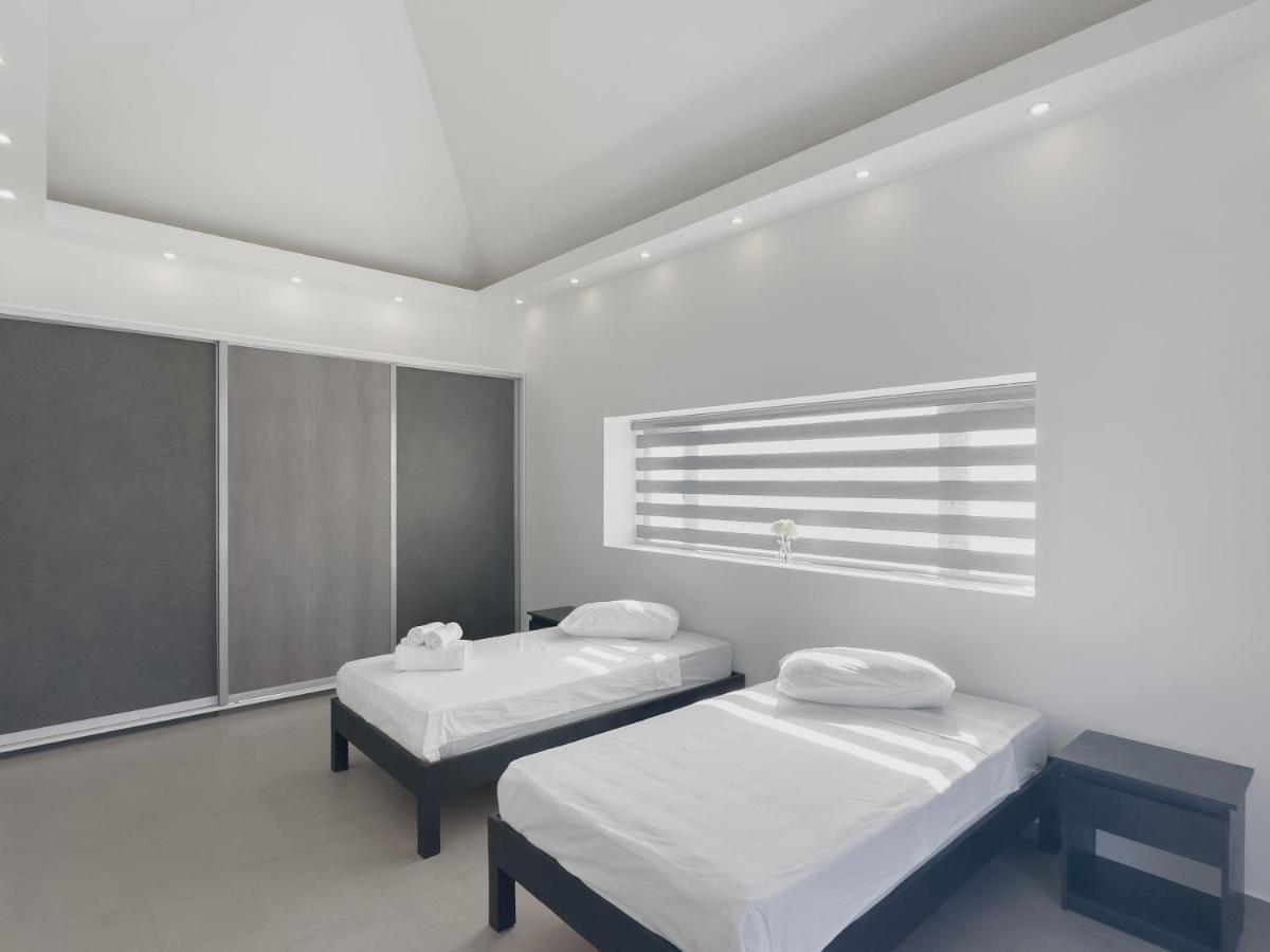 Spacious 4 Bedrooms With Infinity Pool Willa