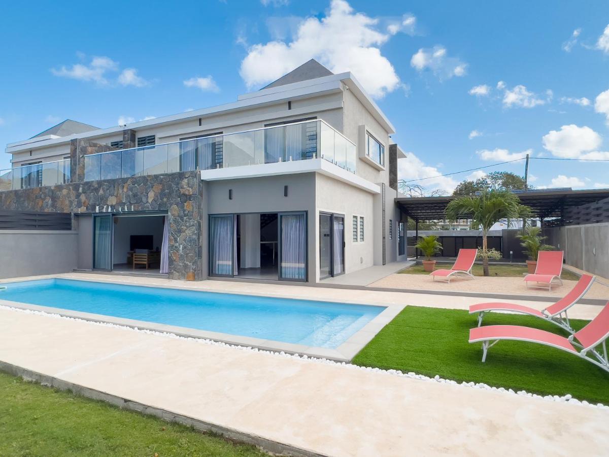 Spacious 4 Bedrooms With Infinity Pool * Grand Baie