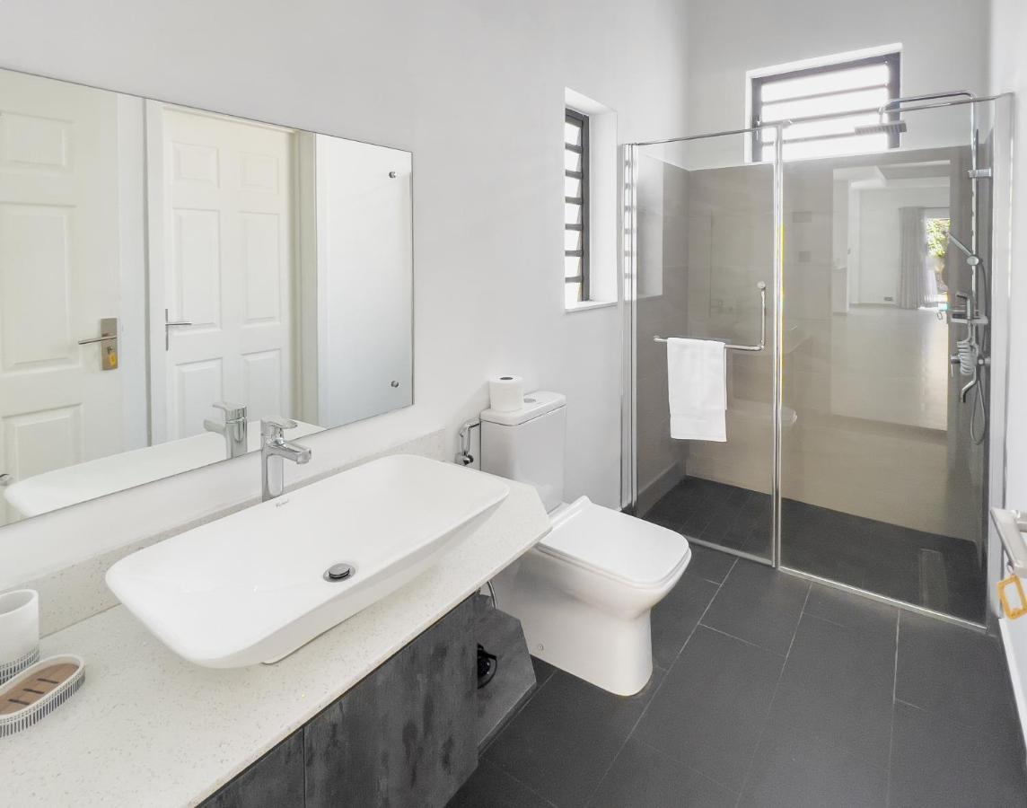 Spacious 4 Bedrooms With Infinity Pool * Grand Baie