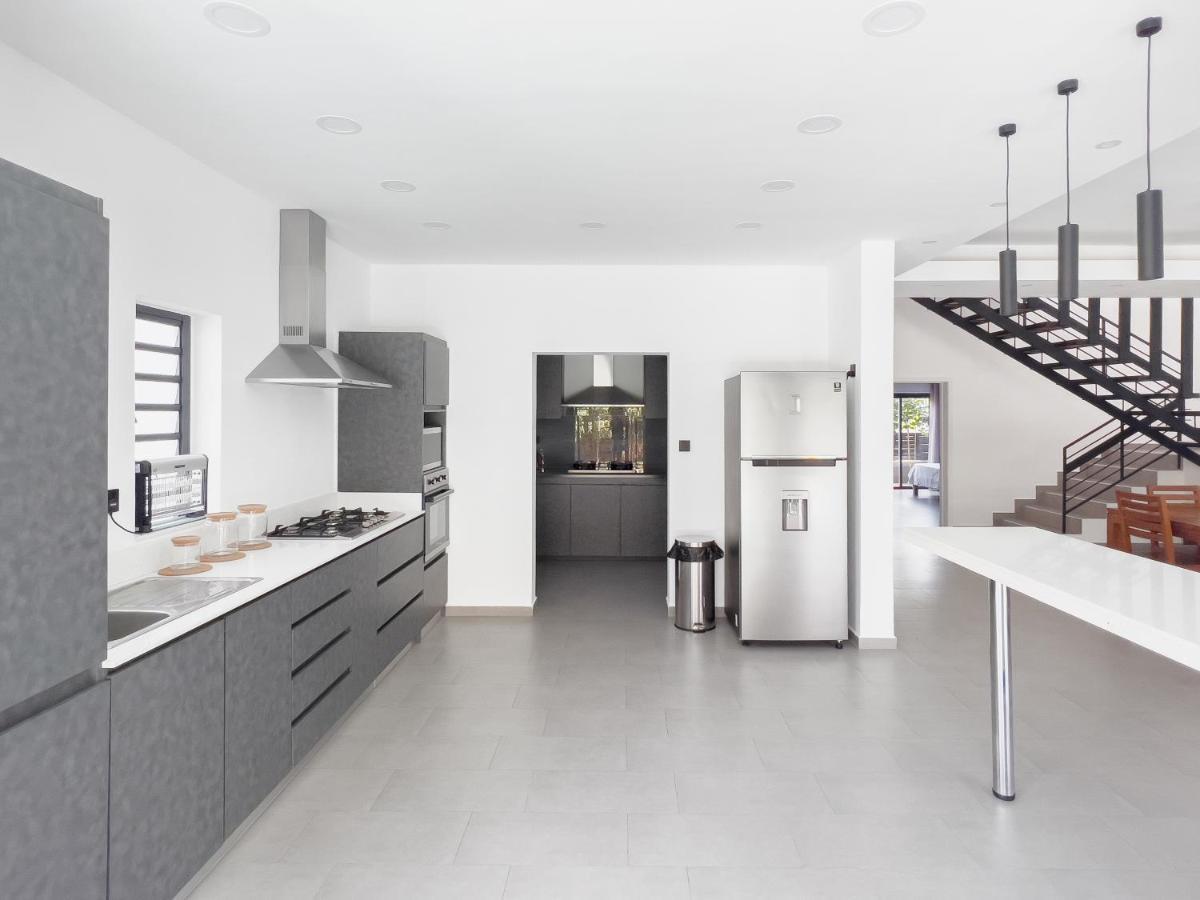 Willa Spacious 4 Bedrooms With Infinity Pool Grand Baie